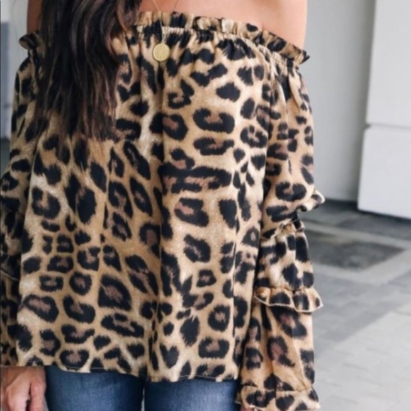 Off shoulder leopard blouse with ruffled sleeves - Picture 4 of 4